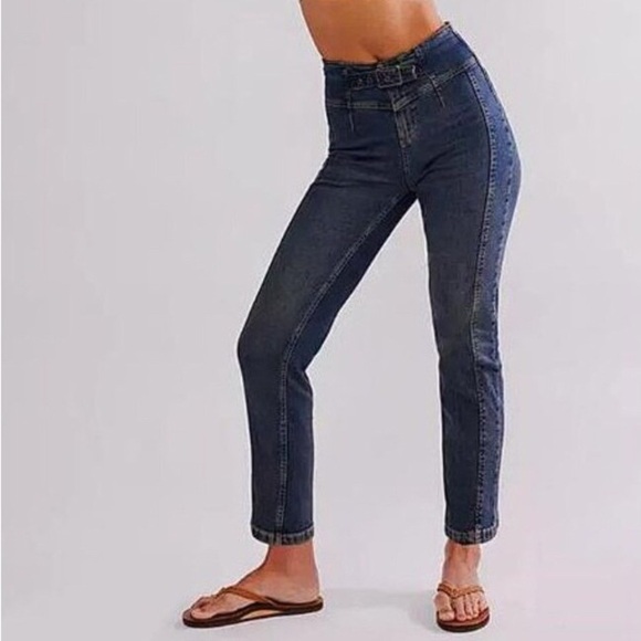 WE THE FREE High Rise Curvy Dream State Straight Jeans - Picture 1 of 6